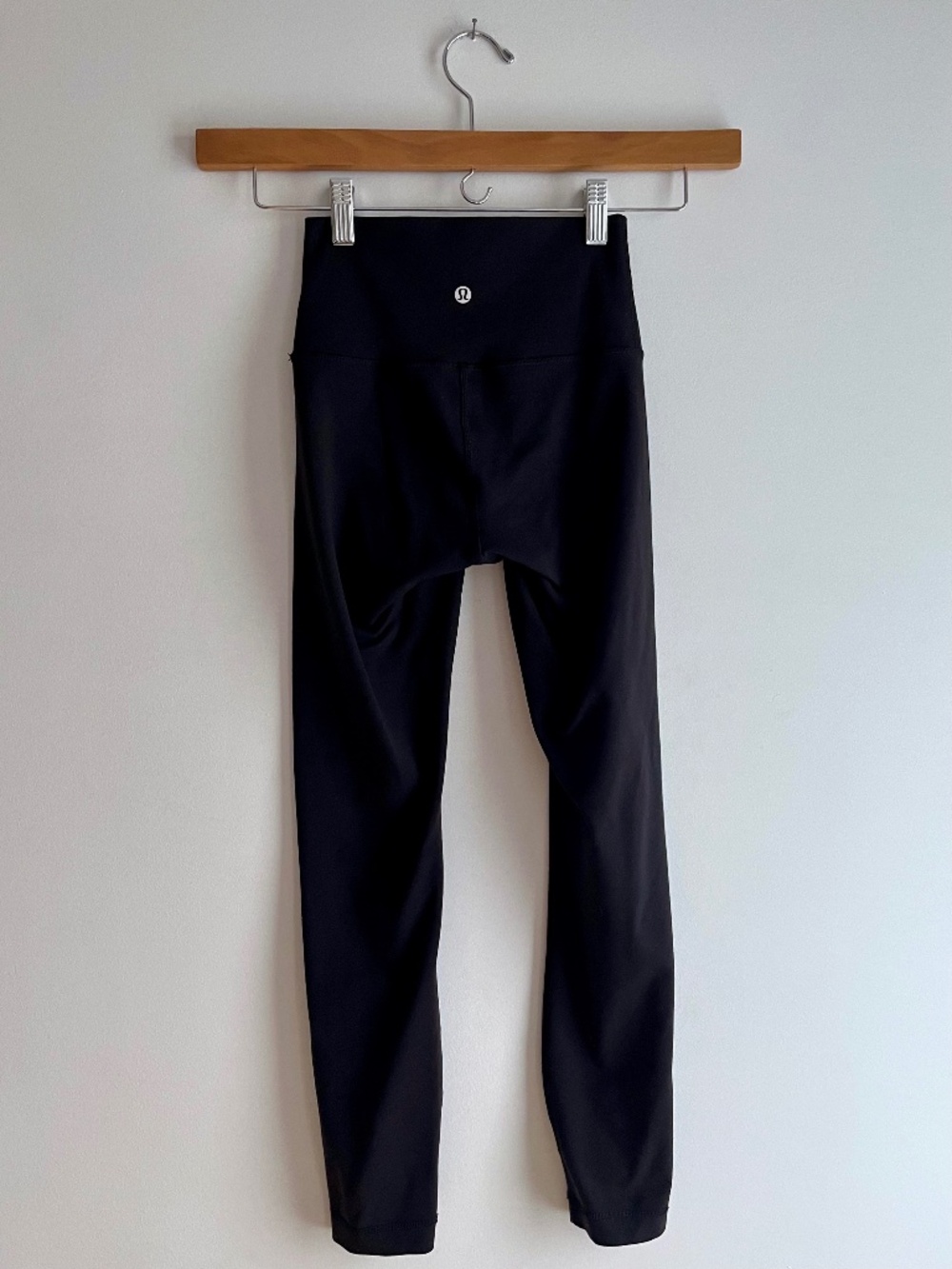Lululemon Wunder Under Leggings in Black - Size 2